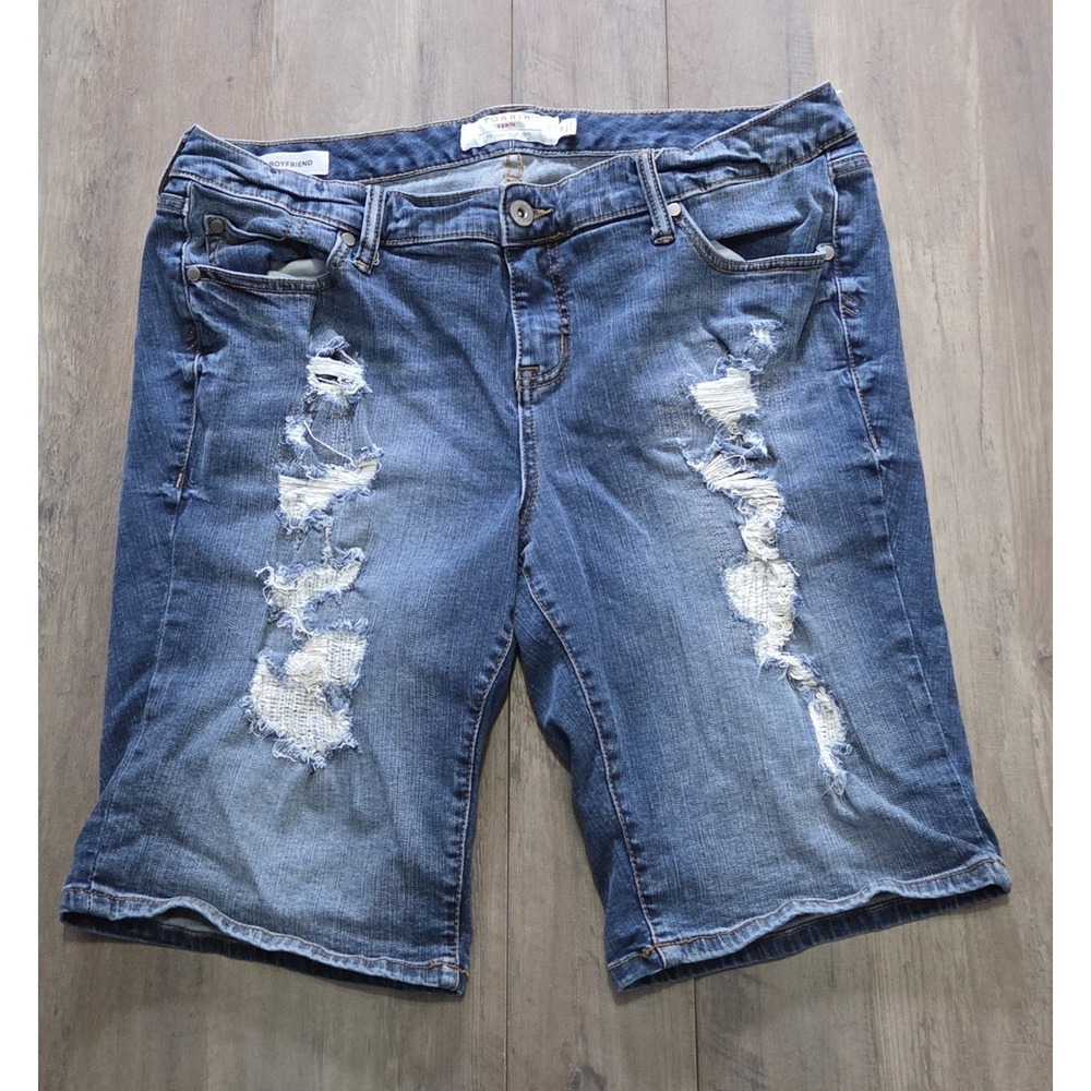 Torrid Boyfriend Distressed Whiskering Women's Denim Shorts Sz 18 (10" Inseam)